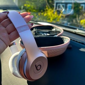 **SOLD ** Beats by Dr. Dre Beats Solo³ Wireless in Rose Gold